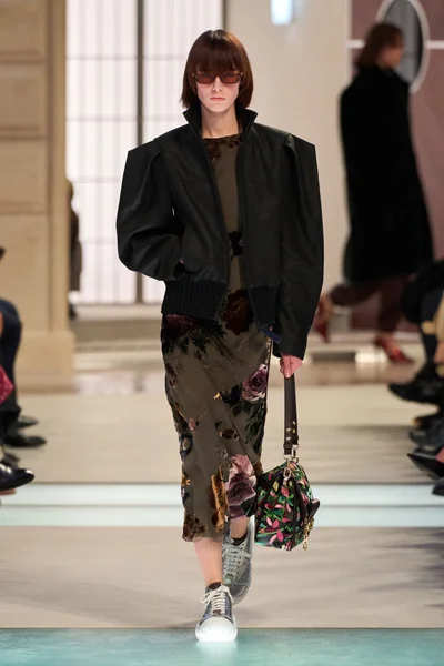 Look 18